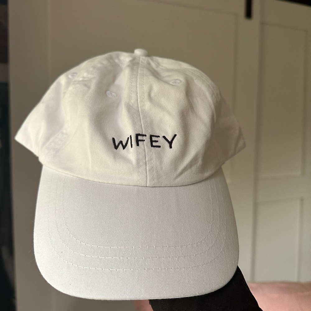 “WIFEY” hat